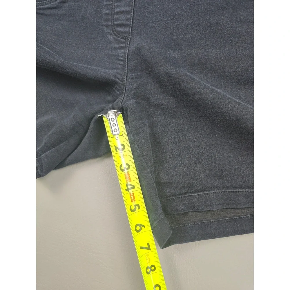 Liz Claiborne Classic Shorts Women 8 Black Pull On Stretch Denim Casual 7 Inseam